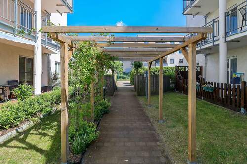 Weg Richtung Straße - 2 Zimmer Etagenwohnung zum Kaufen in Berlin