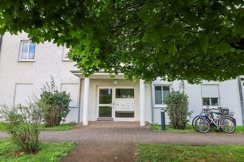 Hauseingang - Etagenwohnung mit 79,40 m² in Berlin zum Kaufen