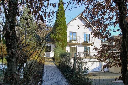 11) Zugang zum Wohnhaus - 