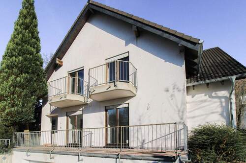 22) 2-Familienhaus mit separaten Eingängen - 