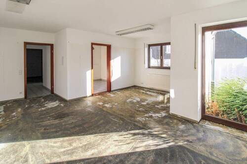 6) großes Arbeitszimmer im Erdgeschoss - 