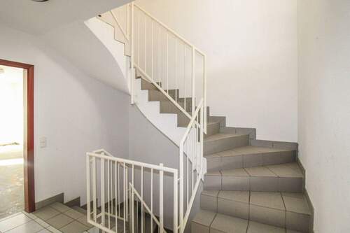 8) Treppenaufgang ehem. Gewerbe - 