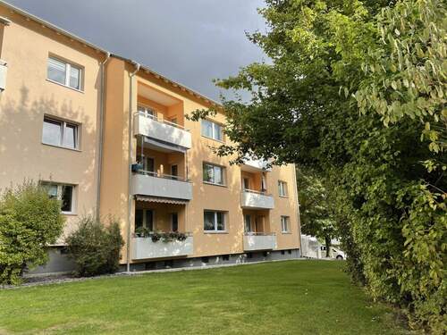 Außenansicht - Helle 3-Zimmer-Wohnung mit Balkon in guter Lage
