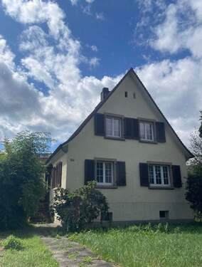 Haus Straßenseite - 5 Zimmer Einfamilienhaus zum Kaufen in Freiburg