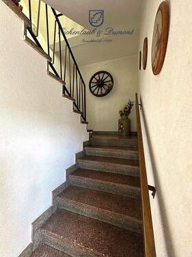 Treppenhaus - Mehrfamilienhaus, Wohnhaus mit 164,00 m² in Sulzbach/Saar / Hühnerfeld zum Kaufen