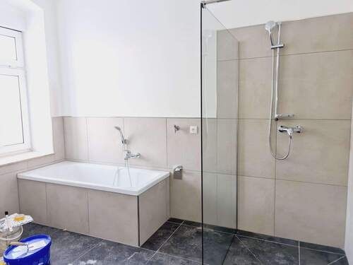 Badezimmer - 4 Zimmer Etagenwohnung zur Miete in Chemnitz