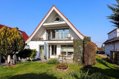 Außenansicht - Familienparadies! - Hochwertig saniertes Einfamilienhaus mit Pool und Kamin in ruhiger Siedlungslage