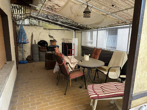 Überdachter Bereich auf dem Balkon - 