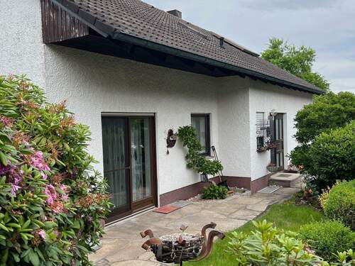 IMG_5182.jpg - Einfamilienhaus mit Einliegerwohnung und Garage in Weiden - Neunkirchen
