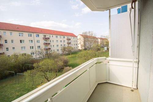 Balkon - Etagenwohnung mit 49,30 m² in Halle (Saale) zur Miete