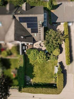 Luftaufnahme des Grundstücks - 