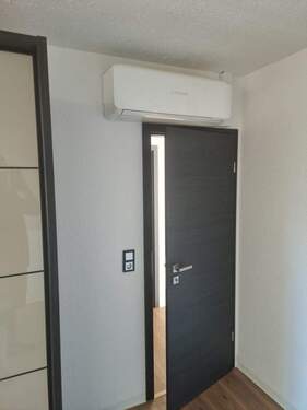 Detail: Innentür + Klimaanlage - 