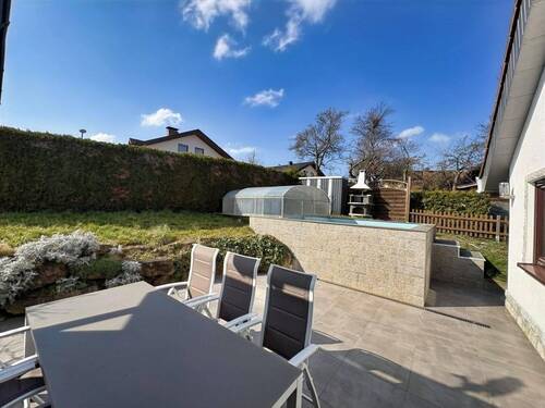 Terrasse mit blick auf den Pool - 