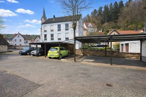 Parkplätze vorhanden - 1 Zimmer Mehrfamilienhaus, Wohnhaus in Heigenbrücken