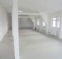 Helle Büro- Atelierräume höhere Räume, Parkplatz, zu vermieten. - Berlin Neukölln