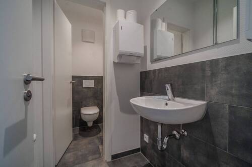 Sanitär EG - Büro mit 932,70 m&sup2; in Heidelberg zur Miete