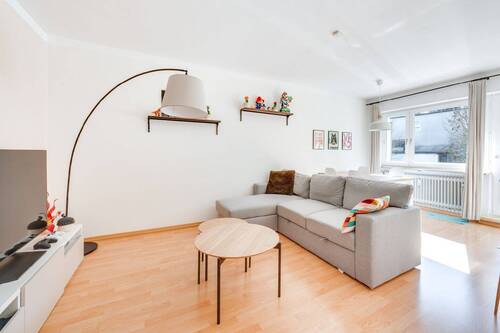 Wohnbereich - AIGNER - In absolut ruhiger Lage 2-Zimmer-Wohnung mit durchgehendem Südbalkon