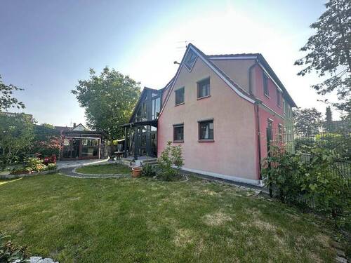 Nordostansicht - 4 Zimmer Mehrfamilienhaus, Wohnhaus zum Kaufen in Röthenbach