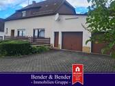 Rückansicht - Solides Wohnhaus mit Ausbaupotenzial, Nebengebäuden, Garagen und großem Grundstück!
