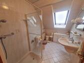 neuwertiges Duschbad OG - 