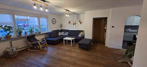 Wohnzimmer - 5-Zimmer-Wohnung mit Balkon und Gartenzugang im Scharnhauser Park