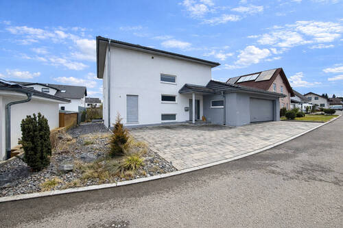 Titelbild 3 - Modernes Einfamilienhaus mit Doppelgarage und Büro - sofort beziehbar