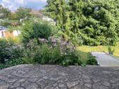 Die Natur als Nachbar - Wohnhaus mit Einliegerwohnung und großem Garten in Hanglage