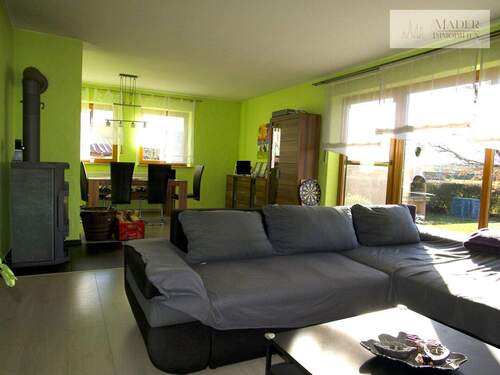 Wohnzimmer - Einfamilienhaus mit 100,00 m&sup2; in Stockheim zum Kaufen