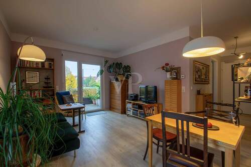 Wohnbereich mit Balkonausgang - Etagenwohnung mit 46,00 m² in Erfurt zum Kaufen