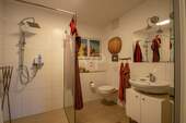 Badezimmer mit ebenerdiger Dusche - 