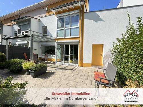 Terrasse - Baujahr 2000 trifft rund 160 m² Wohnfläche - Reiheneckhaus mit Carport in Rückersdorf-Strengenberg