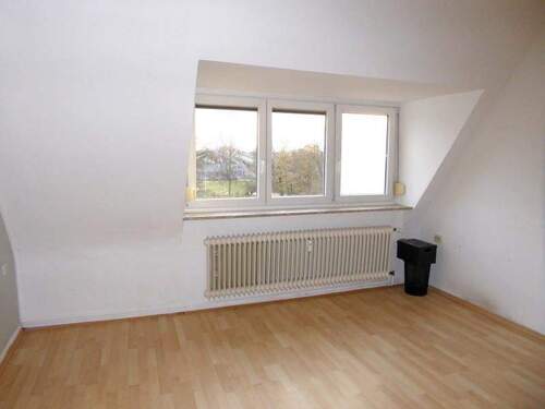 Zimmer 1 - 3 Zimmer Etagenwohnung zur Miete in Nürnberg