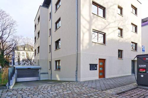 Einfahrt Tiefgarage - 2 Zimmer Etagenwohnung zur Miete in Dresden