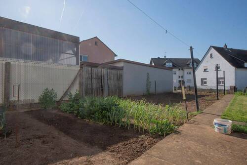 Nutzgarten - Mehrfamilienhaus, Wohnhaus mit 160,00 m² in Lich zum Kaufen