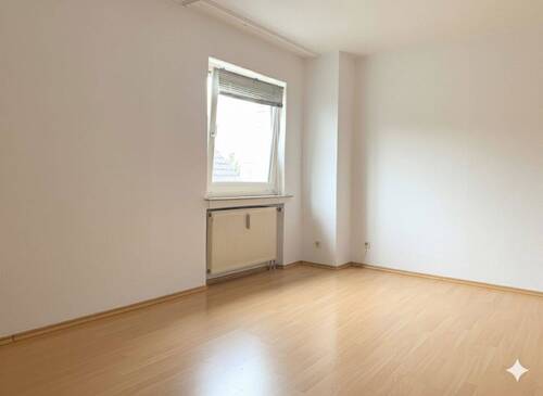Wohnzimmer - 2 Zimmer Etagenwohnung zur Miete in Köln