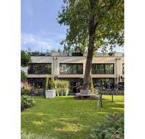Design-Townhouse in exklusivem Villenpark - Idyllisch Wohnen mit viel Platz, Terrasse und Garten - Potsdam Groß Glienicke