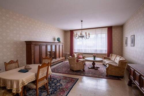 Wohnzimmer - 1 Zimmer Mehrfamilienhaus, Wohnhaus in Andernach