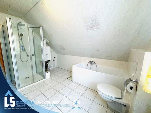 Badezimmer im Obergeschoss - 