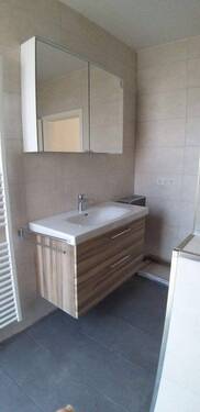 Bad mit Spiegelschrank - 