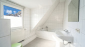 Tageslichtbad mit Badewanne - 