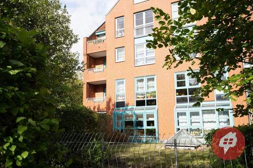 Rückansicht - Solide vermietete Wohnung in gefragter Lage mit Stellplatz und Aufzug