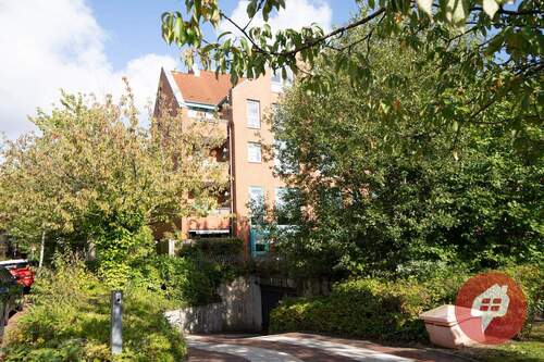 Garagenzufahrt - 2 Zimmer Etagenwohnung zum Kaufen in Kiel