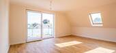Wohnzimmer mit Balkon - 4 Zimmer Etagenwohnung zum Kaufen in Timmendorfer Strand