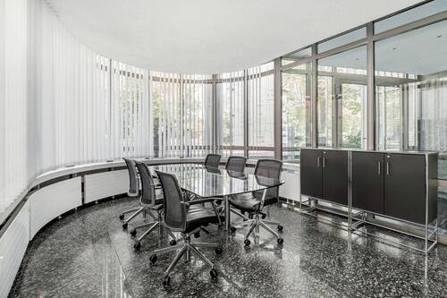 HQ_Frankfurt Alte Ope_Germany_Centre 2757_Meeting - 