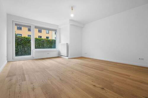 Wohnzimmer - Erstbezug nach Sanierung 