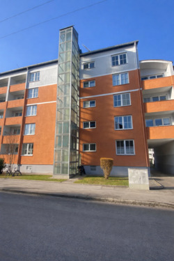 frontansicht.png - Kompaktes Apartment mit Sanierungschance