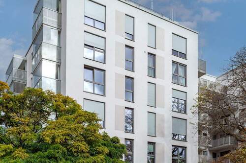 Hausansicht - Friedenau: Helle Neubauwohnung mit zwei Balkonen und Tiefgaragenstellplatz