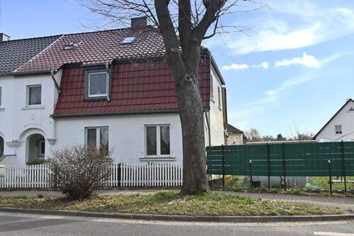 Vorderansicht - 6 Zimmer Doppelhaushälfte zum Kaufen in Möckern