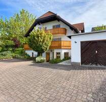 Ein Ort zum Großwerden und Ankommen: Großzügiges Landhaus, Gartenidylle und Einliegerwohnung. - Gückingen