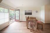 Essbereich mit Zugang zum Balkon - 